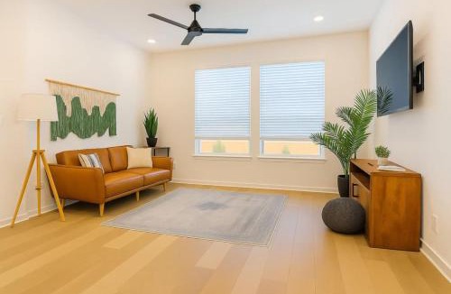 Sherman Apartment | Relaxing 1BR escape worker friendly A plus Location