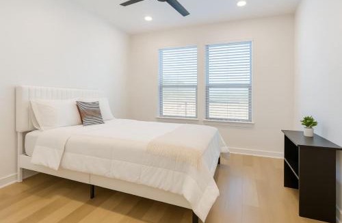 Sherman Apartment | Relaxing 1BR escape worker friendly A plus Location