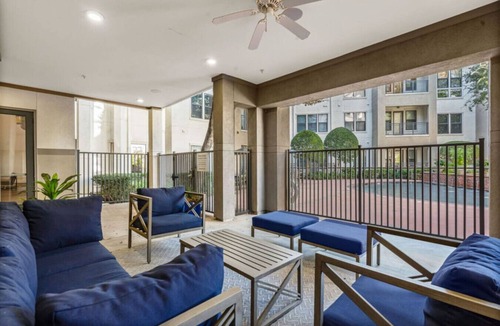 Las Colinas Apartment | Relaxing 1BR Modern Home Getaway Perfect w/Pool