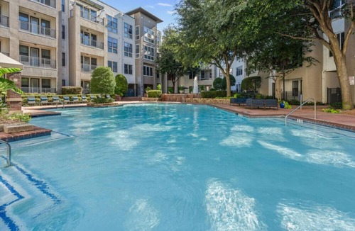 Las Colinas Apartment | Relaxing 1BR Modern Home Getaway Perfect w/Pool