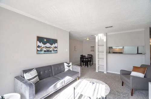 Midland House | Relaxing 1BR Suite and Swimming Pool