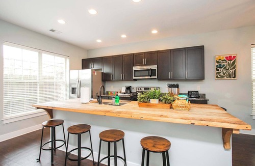 Inglewood Condo | Relaxing 2 BD/2.5 BA Nash Home