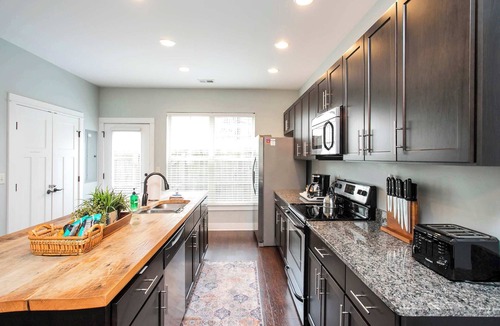 Inglewood Condo | Relaxing 2 BD/2.5 BA Nash Home