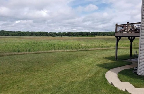 Bolingbrook House | Relaxing 2 Bdrm Guest Suite w/Kit. & Pvt. Entry