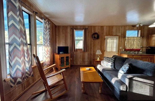 Zwolle Cabin | Relaxing 2-Bedroom Cabin with Full Kitchen, Lake Views & Outdoor Gathering Space