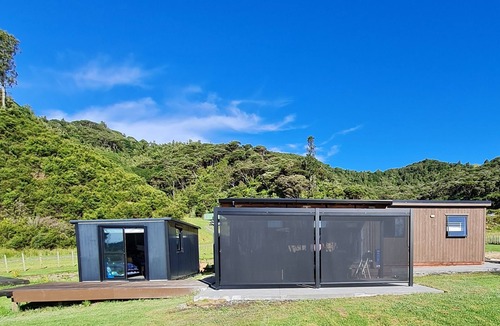 Taharoa House | Relaxing 2 Bedroom home with Harbour views