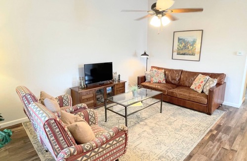 McNeil Apartment | Relaxing 2 Bedroom North Austin Get Away