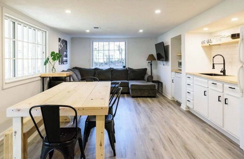 Bashford Manor House | Relaxing 2 BR Louisville Home | Near Bourbon Trail