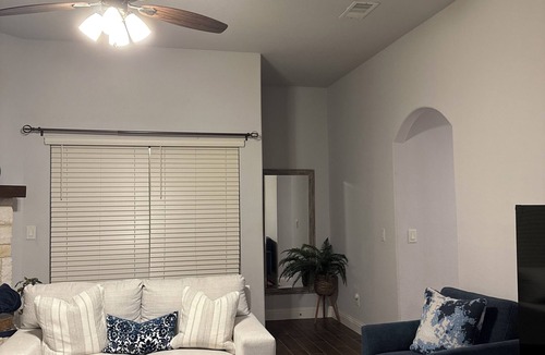 Anna House | Relaxing 2 Room Stay with Private Bathroom in Anna with Lake & Park Access