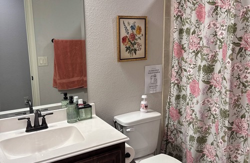 Anna House | Relaxing 2 Room Stay with Private Bathroom in Anna with Lake & Park Access