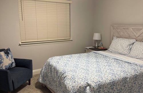 Anna House | Relaxing 2 Room Stay with Private Bathroom in Anna with Lake & Park Access