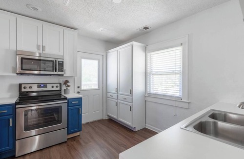 Rosedale Apartment | Relaxing 2BR Getaway Near KU Med with Pool | 18