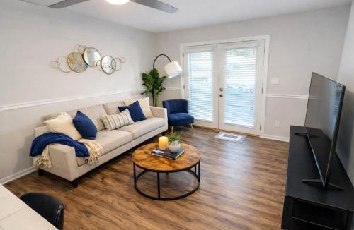 Shannon Apartment | Relaxing 2BR Hoover Stay Simple Parking