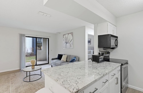 Hurstbourne Acres Apartment | Relaxing 2BR Retreat with Modern Touches