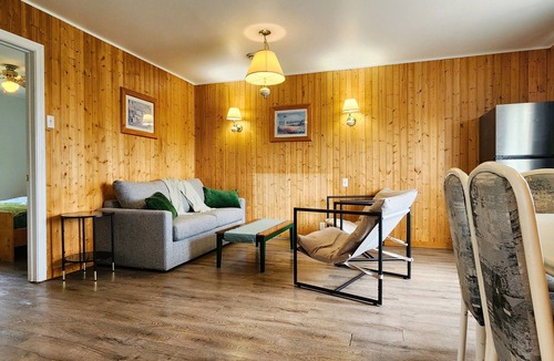 Boularderie Ski Chalet | Relaxing 2BR Unit Near Hiking & Scenic Drives Sleeps 5 |Great Cabot Unit 17