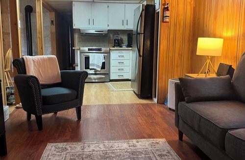 Norland Cottage | Relaxing 3-Bedroom Riverfront Cottage with Stunning Views