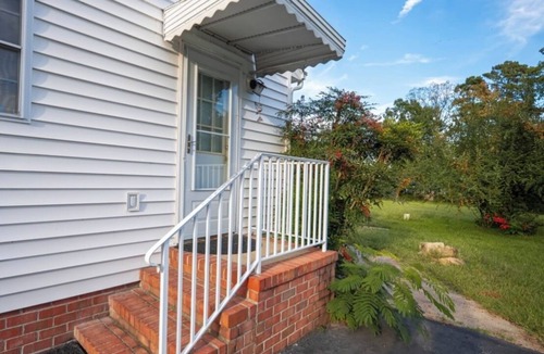 Wyndham House | Relaxing 3-bedroom home ,large patio , Fully Fenced & Backyard Oasis,