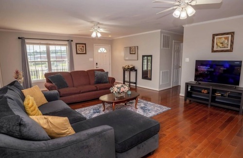 Wyndham House | Relaxing 3-bedroom home ,large patio , Fully Fenced & Backyard Oasis,