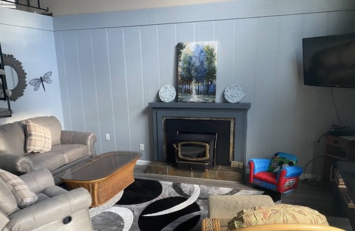 Town of Concord House | Relaxing 3 story townhouse