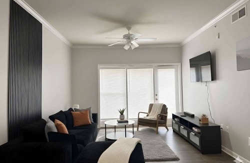 Southside Apartment | Relaxing 3BD Family Retreat | Pool & Game Center