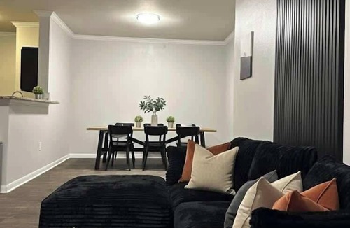 Southside Apartment | Relaxing 3BD Family Retreat | Pool & Game Center