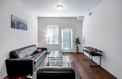 Greeley Apartment | Relaxing 3BR Apartment With Pool & Wifi