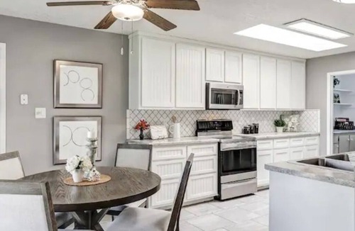 Peralta House | Relaxing 3BR Family Retreat. Spacious Peaceful Close to everything