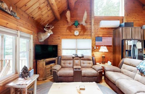 Trenton House | Relaxing 3BR | Fireplace | Deck | Fire Pit