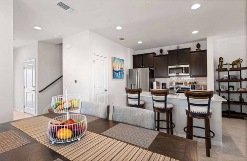 Manor House | Relaxing 3BR Retreat! Incredible Location! Community Pool & Gym.