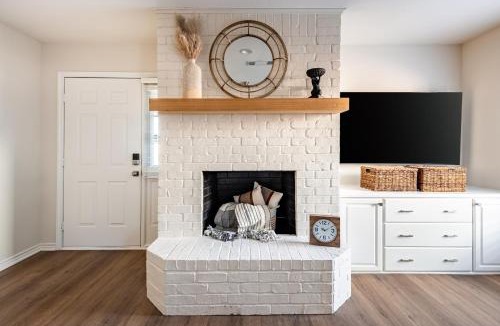 Corsicana Apartment | Relaxing 3BR Stay - BBQ, Games & Comfort!