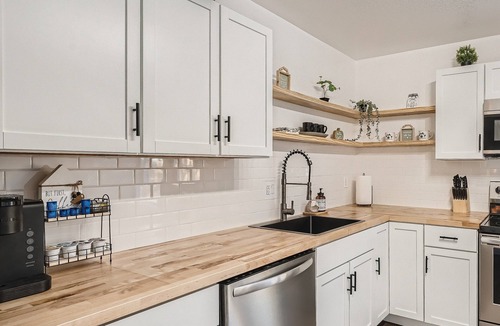 West San Antonio House | Relaxing 3BR w/Waffle Bar Lackland BMT Seaworld