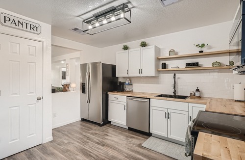 West San Antonio House | Relaxing 3BR w/Waffle Bar Lackland BMT Seaworld