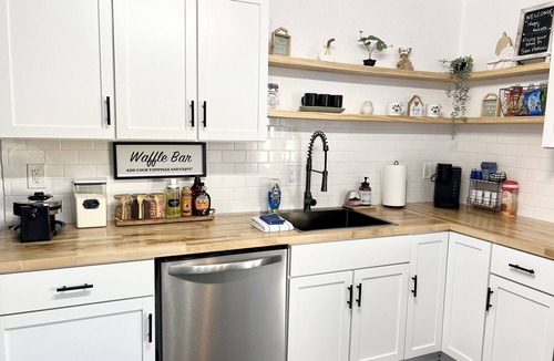 West San Antonio House | Relaxing 3BR w/Waffle Bar Lackland BMT Seaworld