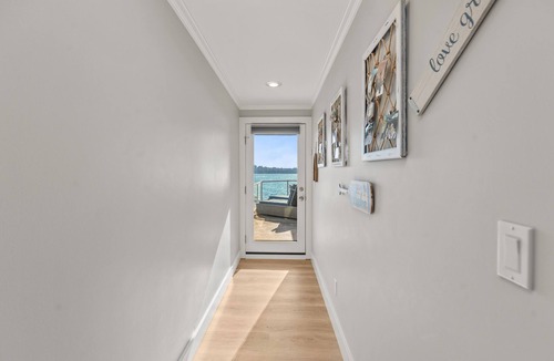 Lake Stevens House | Relaxing 4 bed, 4 bath, + private studio lakefront home on Lake Stevens!