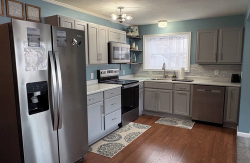 Lake Ozark House | Relaxing 4 bed-4 bath w/3 King beds, sleeps 10, private dock & slip available!