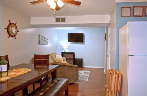 Lake Ozark House | Relaxing 4 bed-4 bath w/3 King beds, sleeps 10, private dock & slip available!