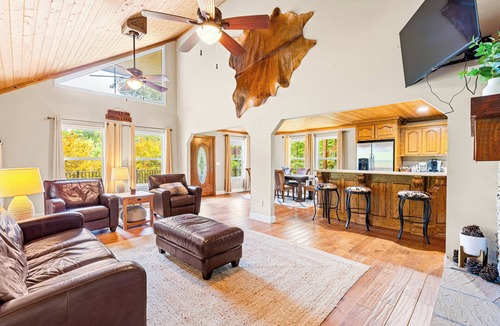 Arley House | Relaxing 4-Bedroom Cottage on Smith Lake