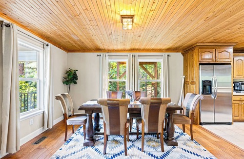 Arley House | Relaxing 4-Bedroom Cottage on Smith Lake