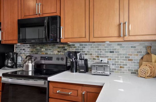 El Cerrito House | Relaxing 4 bedroom - Full Kitchen & Dining - BART