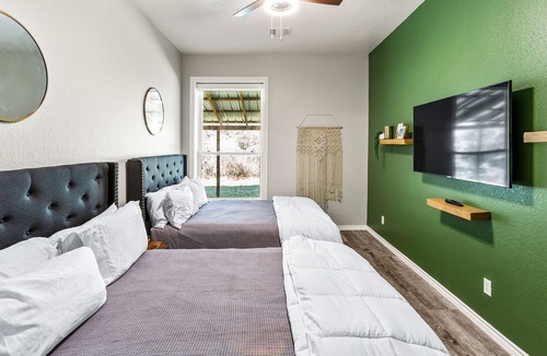 Hockley House | Relaxing 4 bedroom home surrounded by Pine Trees