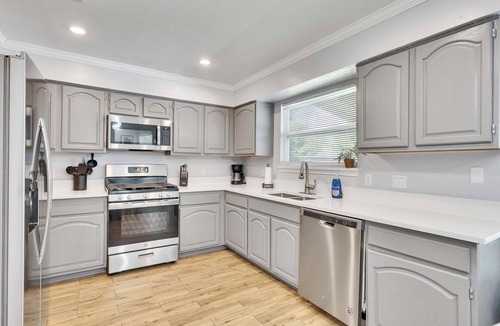Settlers Ridge House | Relaxing 4-Bedroom Retreat with Pool & Spa in a Quiet Neighborhood