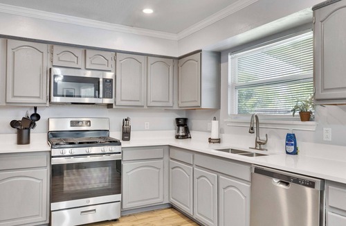 Settlers Ridge House | Relaxing 4-Bedroom Retreat with Pool & Spa in a Quiet Neighborhood