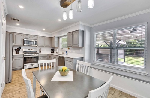 Settlers Ridge House | Relaxing 4-Bedroom Retreat with Pool & Spa in a Quiet Neighborhood