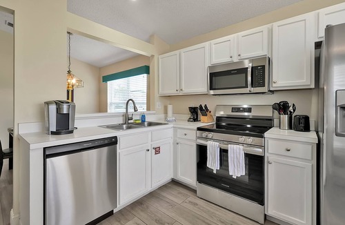Ridgewood Lakes Villa | Relaxing 4 Bedroom w/Pool ~ 30min to Disney & Legoland