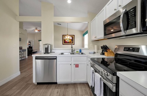 Ridgewood Lakes Villa | Relaxing 4 Bedroom w/Pool ~ 30min to Disney & Legoland