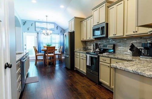 Gunter Afs House | Relaxing 4BR Stay | East Montgomery + King Beds