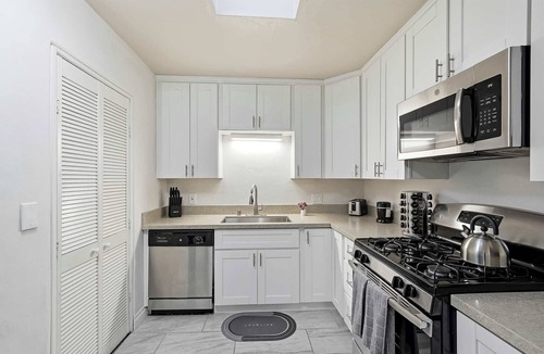 Lincoln Acres House | Relaxing 4BR Stay with Hot Tub, Games & Fire Pit