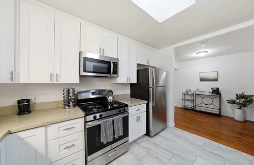 Lincoln Acres House | Relaxing 4BR Stay with Hot Tub, Games & Fire Pit