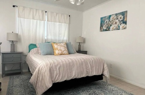 College Station Other | Relaxing Aggieland Acres - Farmhouse close to West Campus/Rellis