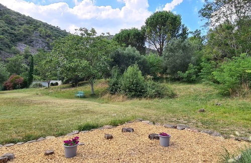 Caunes-Minervois Apartment | Relaxing apartment with Mountain views